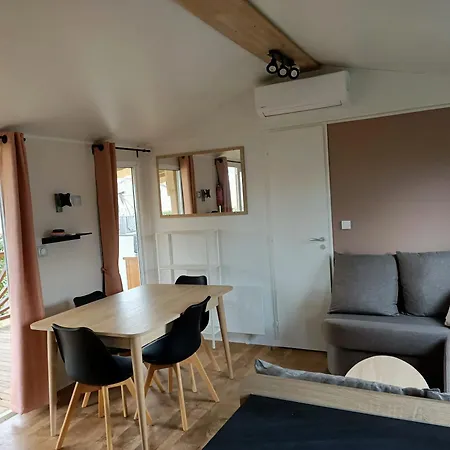 Confortable A Avec Piscine Condrieu